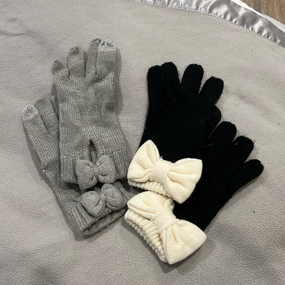 Set of two Kate spade bow gloves